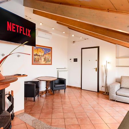 Ampia Mansarda E Terrazzo 10 Minuti Dal Centro Appartement Turijn Buitenkant foto