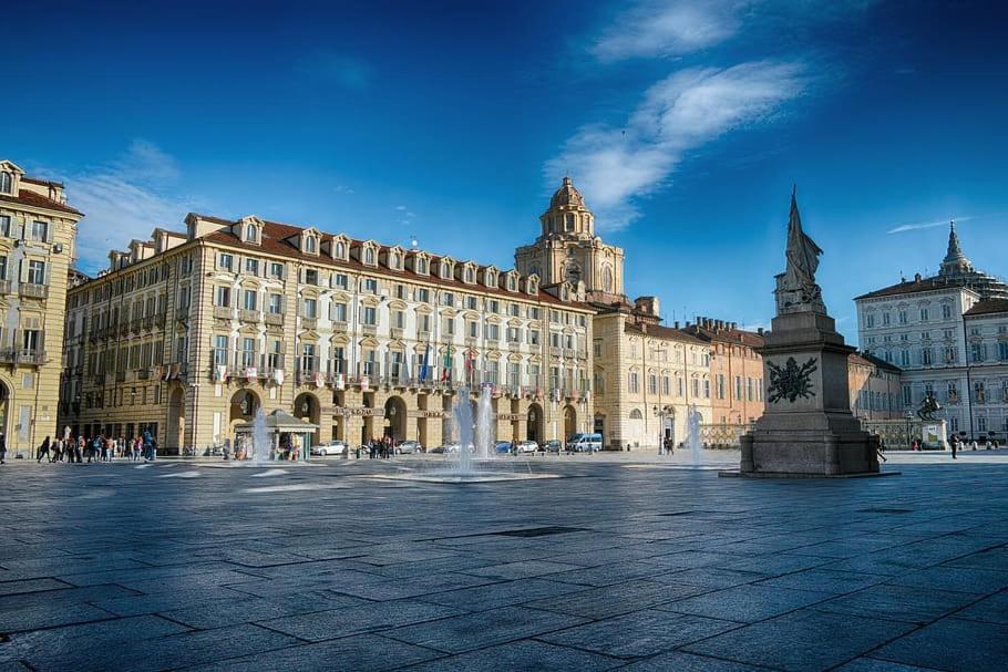 Ampia Mansarda E Terrazzo 10 Minuti Dal Centro Appartement Turijn Buitenkant foto